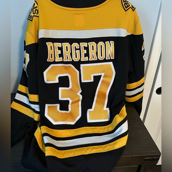 Bruins Patrice Bergeron jersey - Picture 2 of 3